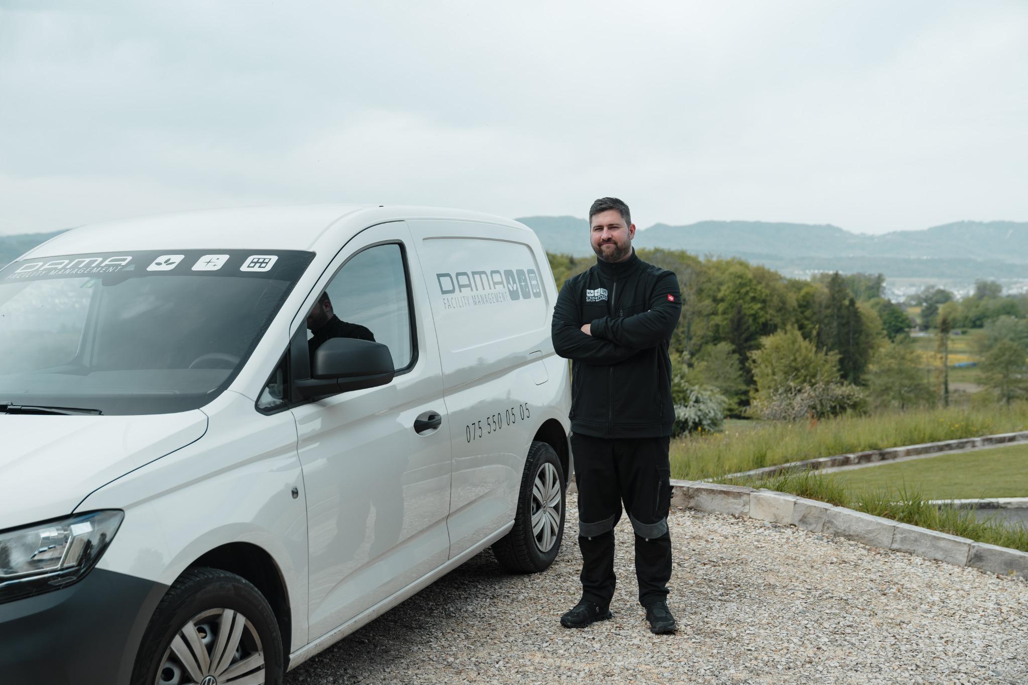 Dama-FM Auto Hero Section